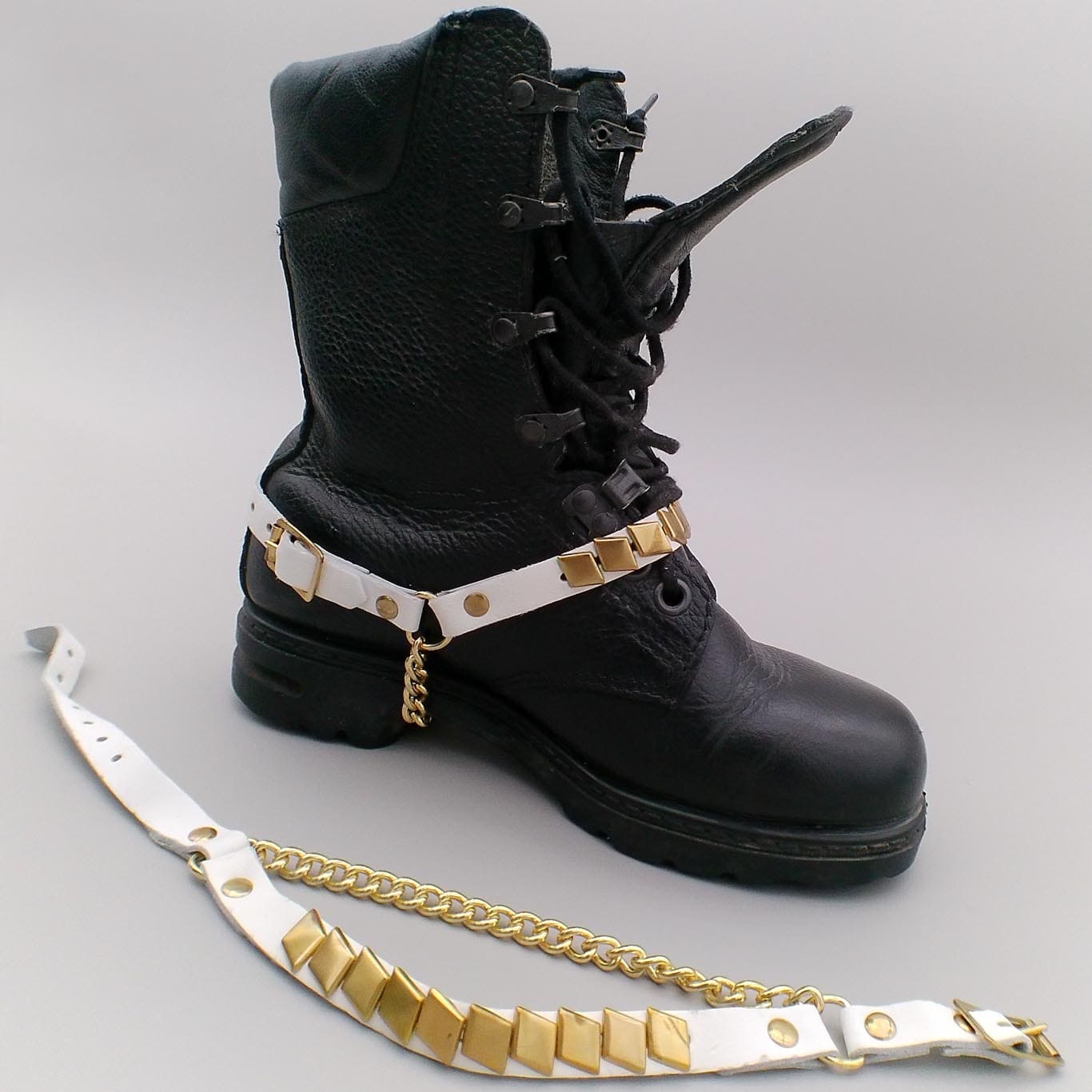 Bootstrap Diamond Stud
