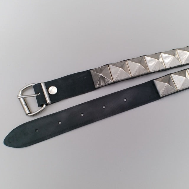 real-leather-belt-in-black-with-one-row-of-big-silver-pyramid-studs