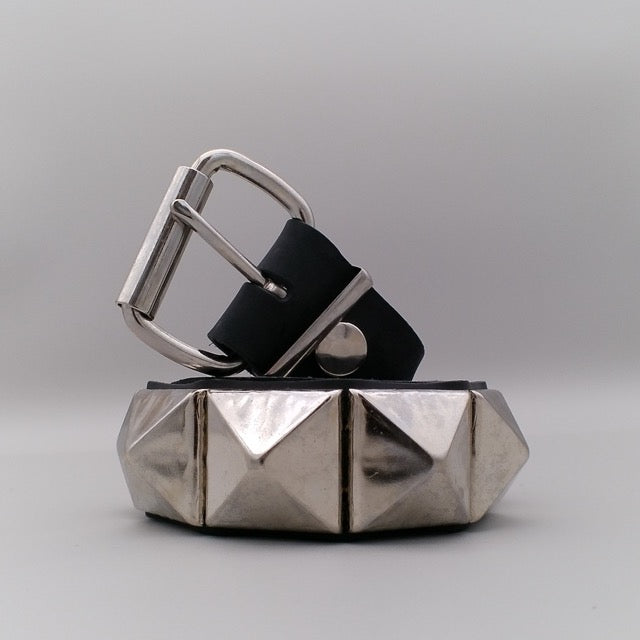 real-leather-belt-in-black-with-one-row-of-big-silver-pyramid-studs