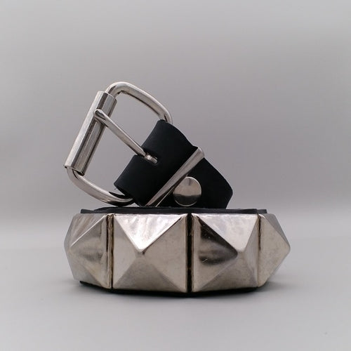 real-leather-belt-in-black-with-one-row-of-big-silver-pyramid-studs